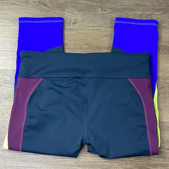 GapFit Women’s Navy Blue, GFast Color Block Crop Activewear Leggings, XL - Picture 9 of 10